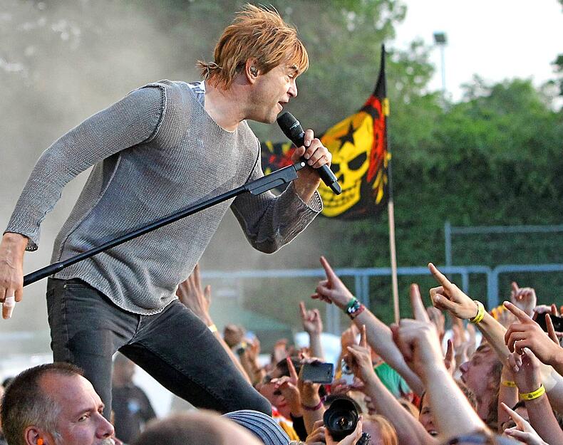 25.000 Fans wollen 2013 die Tote Hosen mit Fronts&auml;nger Campino im Frankenstadion erleben.