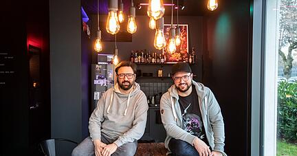 "Wir haben unsere Stimme gefunden. Wir wissen aber, dass wir noch Hausaufgaben zu erledigen haben", sagen Andreas Kröneck (links) und Antonio Lopes vom Film- und Synchronstudio Hnywood. Foto: Veigel "Wir haben unsere Stimme gefunden. Wir wissen aber, dass wir noch Hausaufgaben zu erledigen haben", sagen Andreas Kröneck (links) und Antonio Lopes vom Film- und Synchronstudio Hnywood. Foto: Veigel