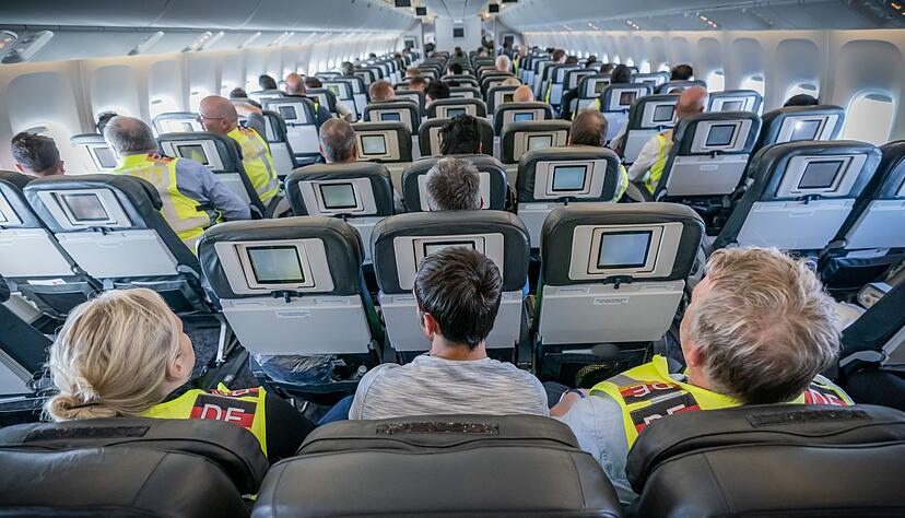 In den Jahren vor der erneuten Macht&uuml;bernahme der Taliban in Kabul wurden aus Deutschland ausschlie&szlig;lich M&auml;nner per Sammelcharter nach Afghanistan abgeschoben, so wie auch auf diesem Flug im Jahr 2019.