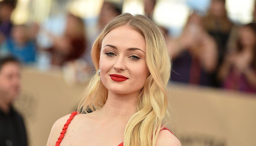 Die britische Schauspielerin Sophie Turner («Game of Thrones») übernimmt für eine neue Serie die Rolle als Action-Heldin Lara Croft. (Archivbild) Die britische Schauspielerin Sophie Turner («Game of Thrones») übernimmt für eine neue Serie die Rolle als Action-Heldin Lara Croft. (Archivbild)