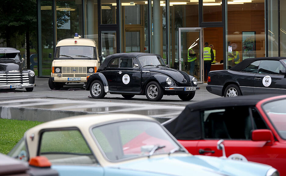 Die etwas älteren Fahrzeuge benötigen etwas fünf Stunden für die Strecke, die auch nach Hohenlohe führt.