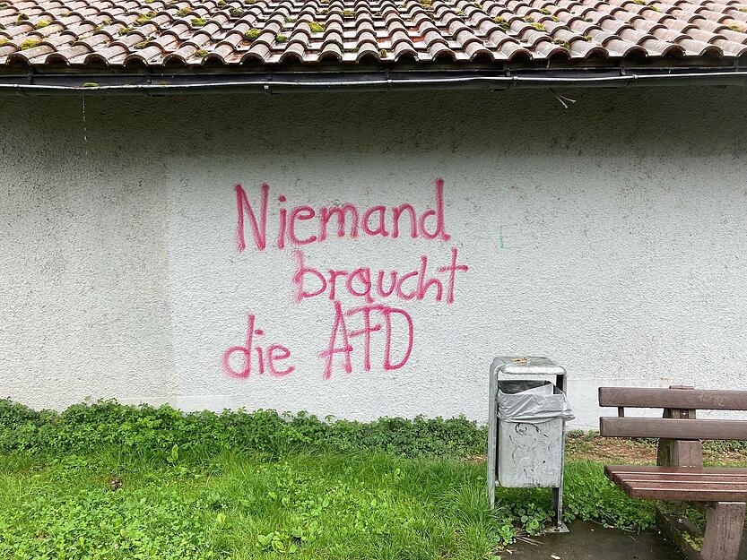Vandalismus und Demonstration gegen AfD vor Stimme-Wahlcheck