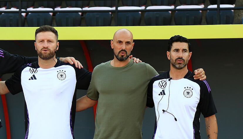 U21-Nationaltrainer Antonio Di Salvo (m) durfte sich über einen Sieg freuen.