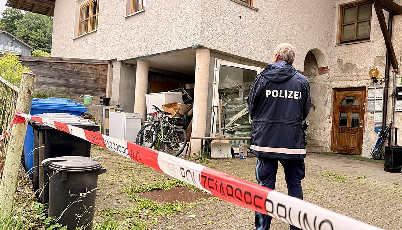 Die Polizei war am Dienstag noch am Tatort im Einsatz.