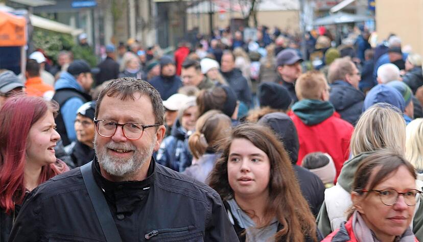 Der verkaufsoffene Sonntag zog viele Besucher in die Innenstadt, ins Steinsfeldle und ins Ö-Center. Der verkaufsoffene Sonntag zog viele Besucher in die Innenstadt, ins Steinsfeldle und ins Ö-Center.