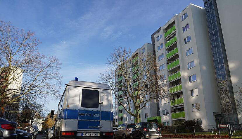 Auch in Berlin durchsuchten Polizisten am Mittwochmorgen ein Objekt. Auch in Berlin durchsuchten Polizisten am Mittwochmorgen ein Objekt.