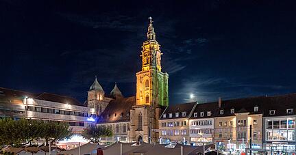 Dienstag war die Kilianskirche in Heilbronn noch von außen beleuchtet worden. Seit gestern sind die Strahler abgeschaltet.
Foto: Mario Berger Dienstag war die Kilianskirche in Heilbronn noch von außen beleuchtet worden. Seit gestern sind die Strahler abgeschaltet.
Foto: Mario Berger