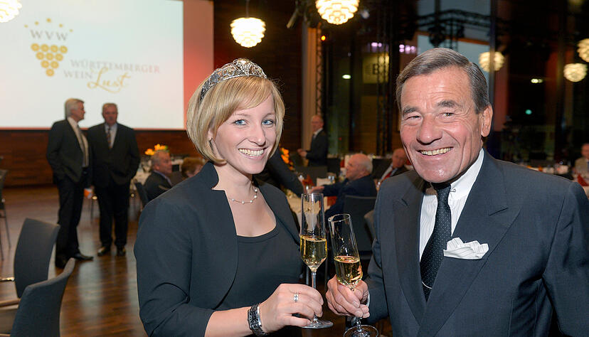 Wolfgang Grupp verteilte 2010 im Heilbronner Bankhaus Wein- und Sekt-Ehrenpreise.