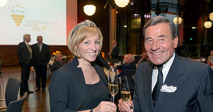 Wolfgang Grupp verteilte 2010 im Heilbronner Bankhaus Wein- und Sekt-Ehrenpreise.