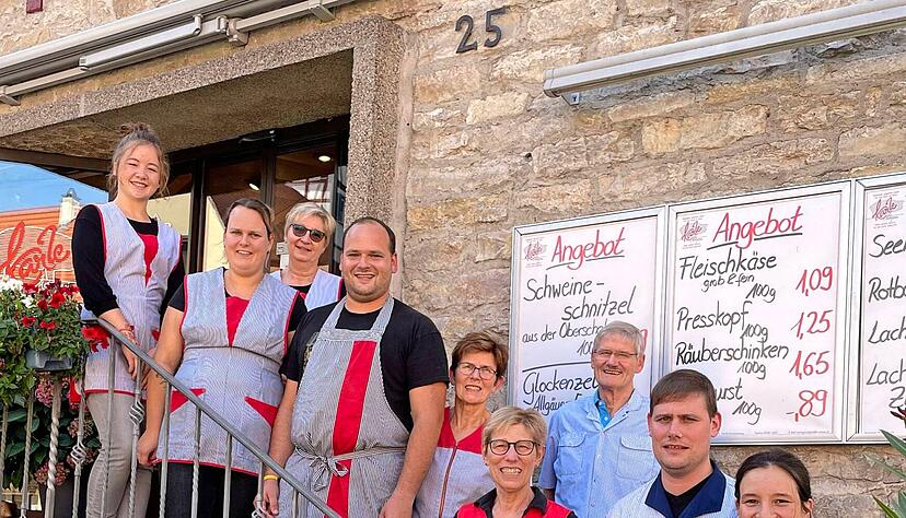 Das Team der Traditionsmetzgerei im Jubil&auml;umsjahr um (von rechts) Jennifer, Florian, Ulrich und Brigitte Karle.
Fotos: privat