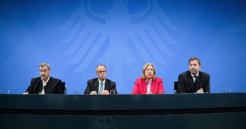CSU-Chef Markus S&ouml;der (von links), Bundeskanzler Friedrich Merz,  Arbeitsministerin B&auml;rbel Bas und Finanzminister Lars Klingbeil bei der Pressekonferenz nach der Sitzung des Koalitionsausschusses.