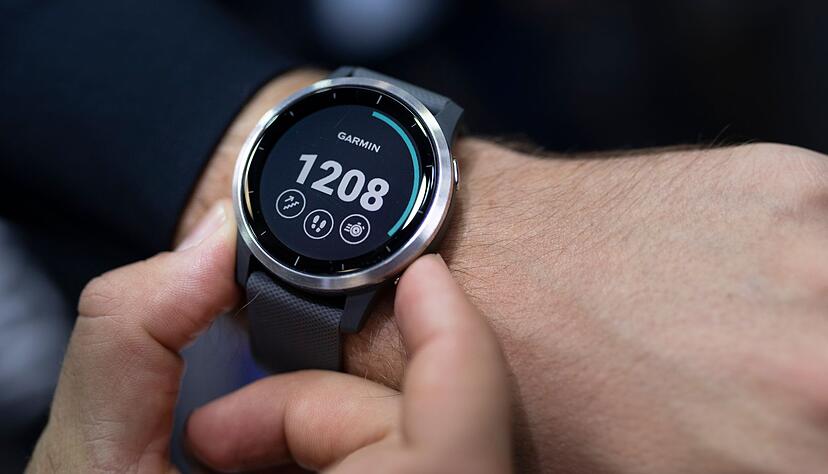 Ist die Garmin-Watch im Boot-Loop gefangen, kann ein Neustart helfen. Oder das Zur&uuml;cksetzen auf Werkseinstellungen.