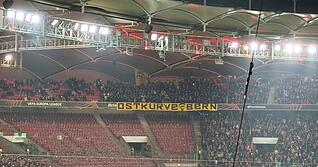 Trotz Verbot der Uefa haben sich rund 200 Fans aus Bern in der MHP-Arena eingefunden.