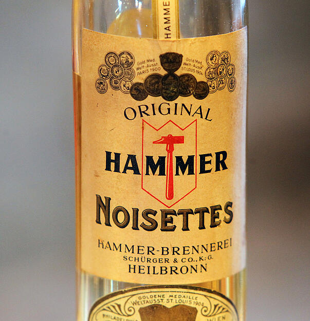 Unter dem Hammer-Markenzeichen war die Heilbronner Firma in ganz Deutschland bekannt. Manche Produkte, wie etwa der Jubelbrand, fehlten in fast keinem Haushalt.