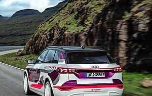 Vorerst bleibt die Tarnfolie noch dran: Der Elektro-SUV Q6 E-Tron markiert den Startschuss zu Audis großer Modelloffensive.