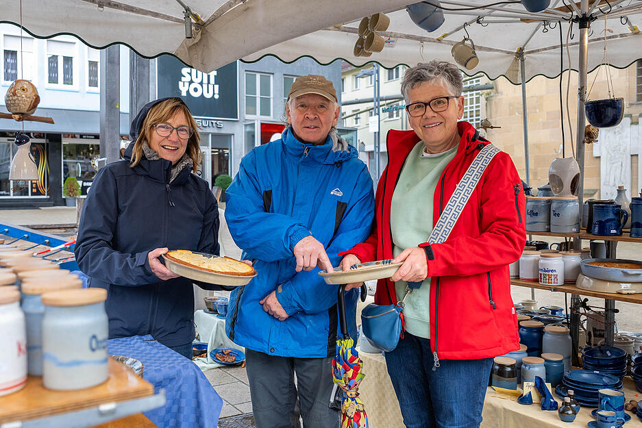 Der Markt hat Tradition. Noch heute gibt es zudem den Hafenmarktturm.