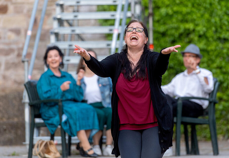 Proben zu "Petticoat und Minirock" bei den Burgfestspielen Stettenfels. Proben zu "Petticoat und Minirock" bei den Burgfestspielen Stettenfels.