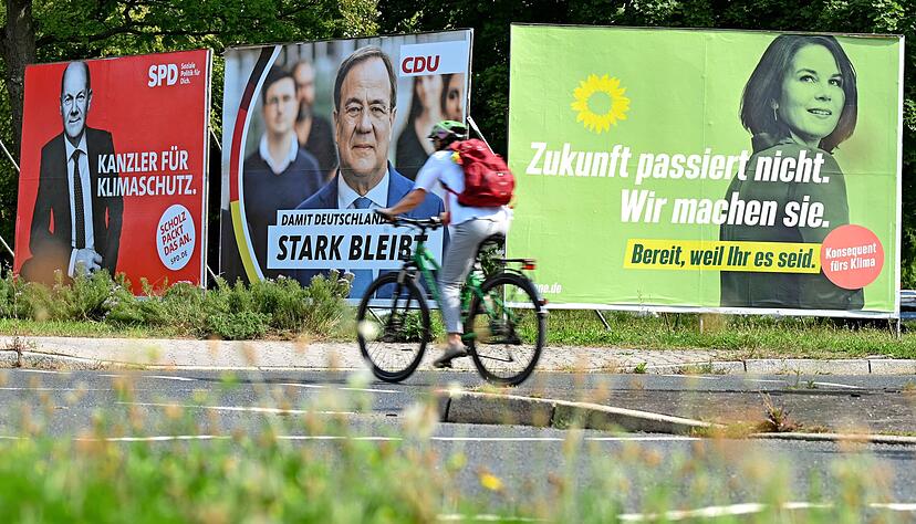Seit der Bundestagswahl hat Heilbronn neue Regeln und ein Kontrollsiegel. Kleine Plakate dürfen noch an 350 Stellen hängen. Zudem gibt es 30 Tafel-Standorte.
Foto: dpa Seit der Bundestagswahl hat Heilbronn neue Regeln und ein Kontrollsiegel. Kleine Plakate dürfen noch an 350 Stellen hängen. Zudem gibt es 30 Tafel-Standorte.
Foto: dpa