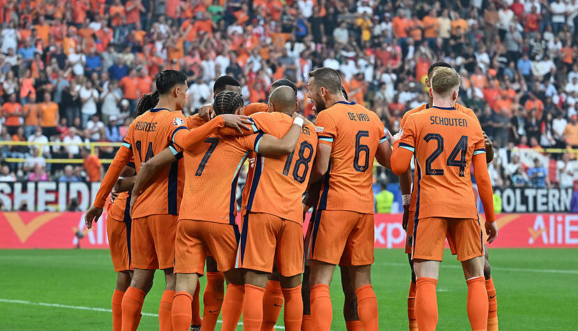 Die Niederlande gingen durch einen Treffer von Xavi Simons in Führung.