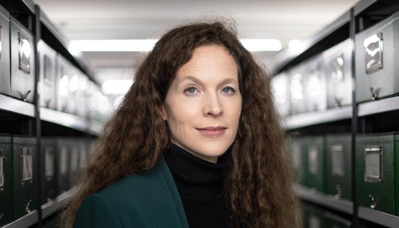 Sandra Richter, Leiterin des Marbacher Literaturarchivs, blickt in die Kamera. Sandra Richter, Leiterin des Marbacher Literaturarchivs, blickt in die Kamera.