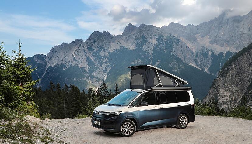 Die dritte Generation des Multivans von VW bekommt erstmals eine App und einen Touchscreen im Fond, &uuml;ber die alle Camping-Funktionen gesteuert werden k&ouml;nnen.