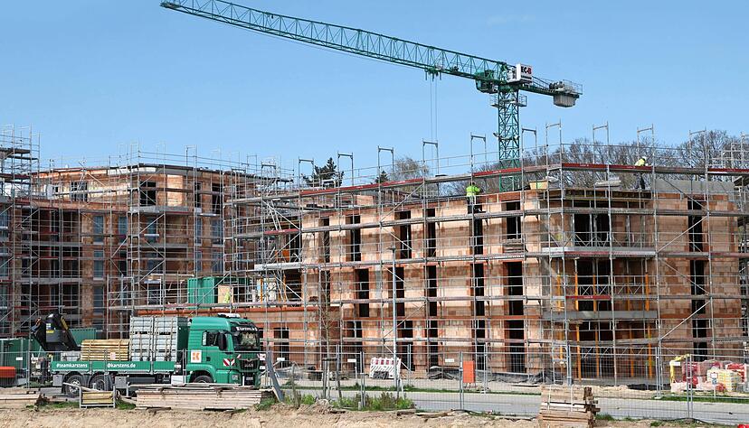 Das ursprüngliche Ziel der Bundesregierung von jährlich 400.000 neuen Wohnungen bleibt außer Reichweite. Das ursprüngliche Ziel der Bundesregierung von jährlich 400.000 neuen Wohnungen bleibt außer Reichweite.