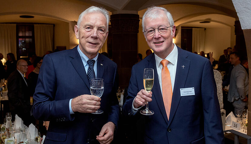Hasenmahl: Redner Dekan Roland Rossnagel (rechts) und OB Harry Mergel. Hasenmahl: Redner Dekan Roland Rossnagel (rechts) und OB Harry Mergel.