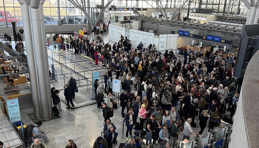 Am Flughafen Stuttgart musste der Sicherheitsbereich ger&auml;umt.