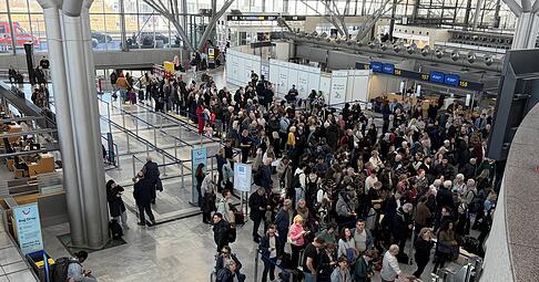 Am Flughafen Stuttgart musste der Sicherheitsbereich ger&auml;umt.