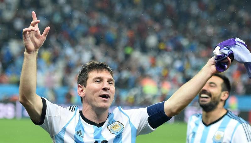 Lionel Messi (l.) und Argentinien treffen im Finale auf die DFB-Elf. Foto: Marius Becker