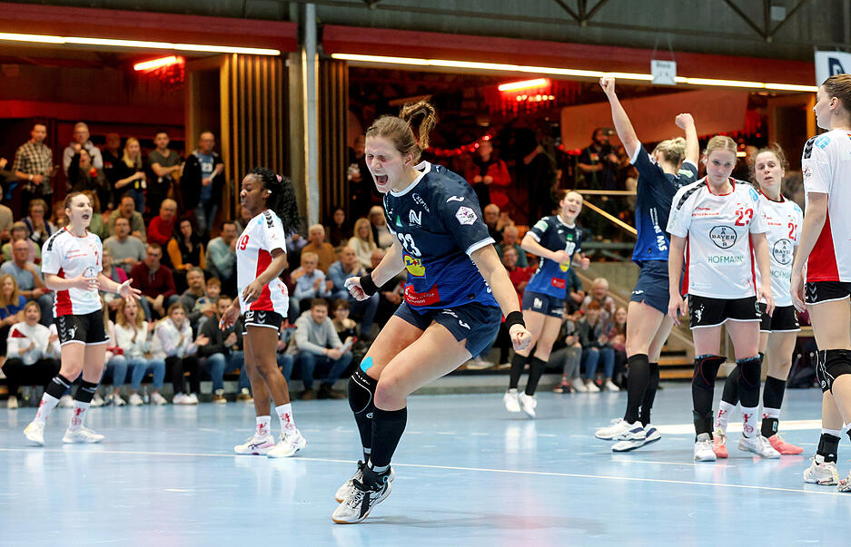 Munia Smits (SUN) jubelt.