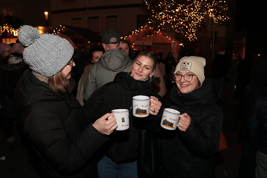 Neu sind in diesem Jahr die weißen Tassen mit dem stilisierten Künzelsauer Schloss.
