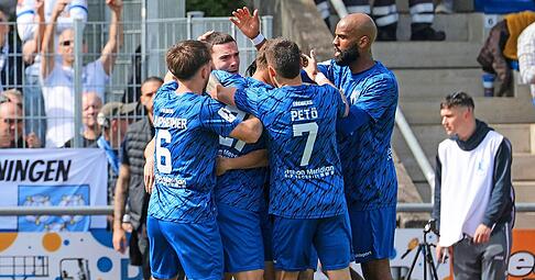 Mit seinem ersten Liga-Heimsieg gegen die Stuttgarter Kickers &uuml;berhaupt hat Regionalligist SGV Freiberg am Ostermontag eine weitere H&uuml;rde auf dem Weg in die 3. Liga genommen. Sieben Spieltage stehen noch aus.