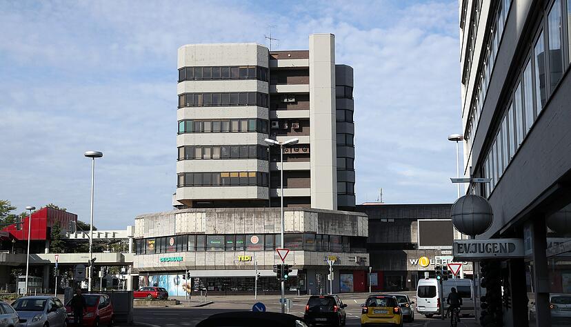 Das Wollhauszentrum ist eines der markantesten Gebäude in der Heilbronner Innenstadt. Was langfristig damit geschehen soll, ist seit Jahren offen.
Foto: Archiv/Veigel