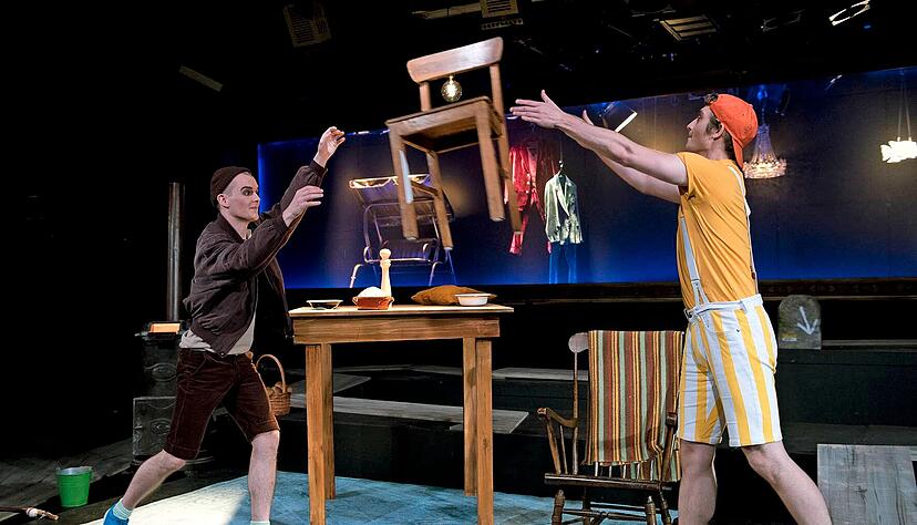 Ein vergnügliches Theatererlebnis für kleine Theatergänger ab drei Jahre: Janoschs "Komm, wir finden einen Schatz" in der Boxx.
Foto: Thomas Braun Ein vergnügliches Theatererlebnis für kleine Theatergänger ab drei Jahre: Janoschs "Komm, wir finden einen Schatz" in der Boxx.
Foto: Thomas Braun