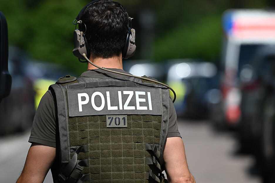 Die Polizei ist in Rosengarten (Landkreis Schwäbisch Hall) zu einem größeren Einsatz ausgerückt. Die Polizei ist in Rosengarten (Landkreis Schwäbisch Hall) zu einem größeren Einsatz ausgerückt.
