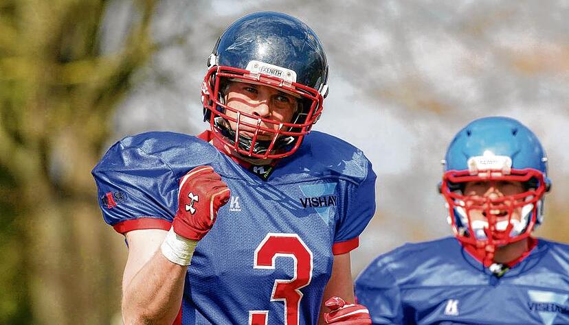 Thorsten Kledzinski (links) erzielte gegen die Kuchen Mammuts die ersten beiden Touchdowns seiner noch jungen Football-Karriere. Alexander Sodomann steuerte ebenfalls noch einen Touchdown bei.Fotos: Andreas Veigel Thorsten Kledzinski (links) erzielte gegen die Kuchen Mammuts die ersten beiden Touchdowns seiner noch jungen Football-Karriere. Alexander Sodomann steuerte ebenfalls noch einen Touchdown bei.Fotos: Andreas Veigel