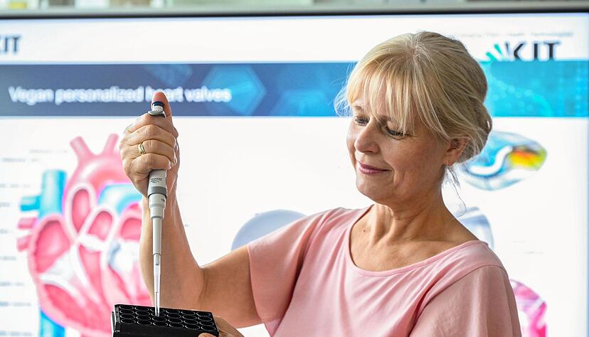 Professorin Ute Schepers vom Karlsruher Institut f&uuml;r Technologie arbeitet mit veganem Collagen.