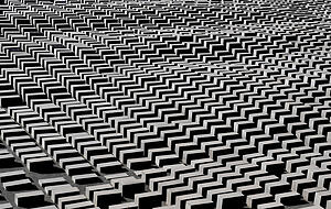 Blick auf das Stelenfeld vom Denkmal für die ermordeten Juden Europas in Berlin. Josef Schuster fordert eine Stärkung der Erinnerungskultur. Foto: dpa