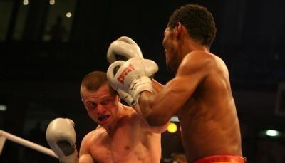 Der Ukrainer Wladimir Sidorenko (l) k&auml;mpft mit Anselmo Moreno aus Panama.