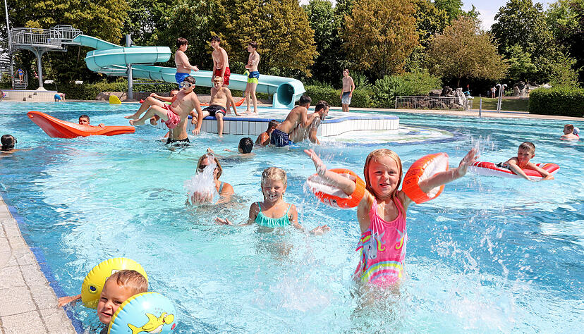 Seit 17. Juli 2023 hat auch das Heilbronner Freibad Gesundbrunnen ge&ouml;ffnet. Grund f&uuml;r den sp&auml;ten Start ist der Personalmangel.