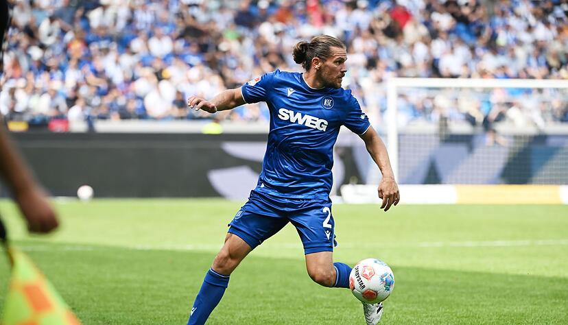 Karlsruhes Sebastian Jung droht gegen Magdeburg auszufallen. (Archivbild)