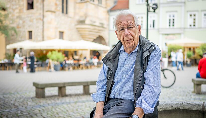 Historiker Karl Heinemeyer wurde von Sladeczek für die Übersetzung der Urkunde zurate gezogen. Historiker Karl Heinemeyer wurde von Sladeczek für die Übersetzung der Urkunde zurate gezogen.