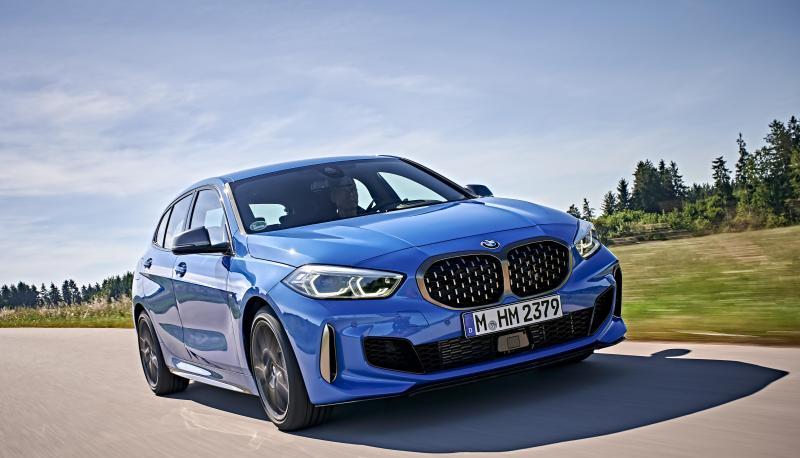 Der BMW 1er behält sein charakteristisches Design. Leichte Veränderung gab es bei der Front: der geteilte Kühlergrill ist etwas größer geworden.