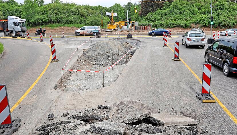 Zügiger als gedacht kommen die Bauarbeiten im Bereich des Knotens Weinsberg voran. Im August soll die Baustelle abgeschlossen werden.
Foto: Ralf Seidel Zügiger als gedacht kommen die Bauarbeiten im Bereich des Knotens Weinsberg voran. Im August soll die Baustelle abgeschlossen werden.
Foto: Ralf Seidel