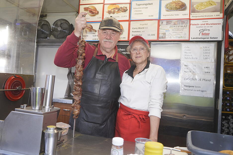Das Essen spielt auf der Kupferzeller Kärwe eine große Rolle. An zahlreichen Ständen sind regionale wie internationale Köstlichkeiten im Angebot.