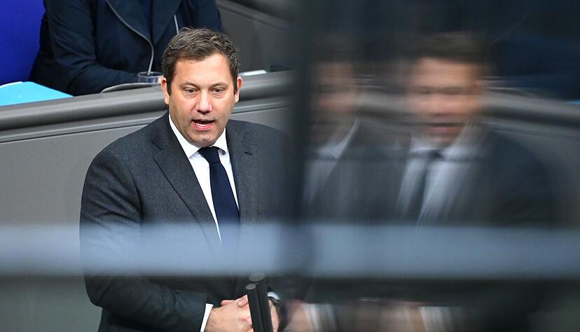 Klingbeil verteidigte seinen Etat.