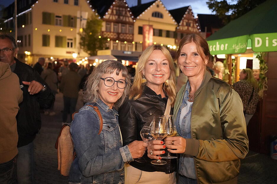 Viele Besucher strömten am Montag zum Ausklang des Hohenloher Weindorfs nach Öhringen. Viele Besucher strömten am Montag zum Ausklang des Hohenloher Weindorfs nach Öhringen.