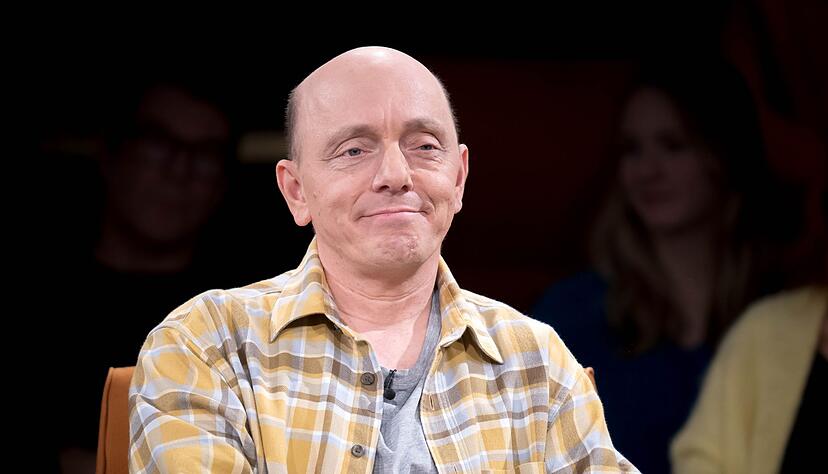 Comedian Ho&euml;cker dankt nach dem Zugungl&uuml;ck den Einsatzkr&auml;ften. (Archivbild)