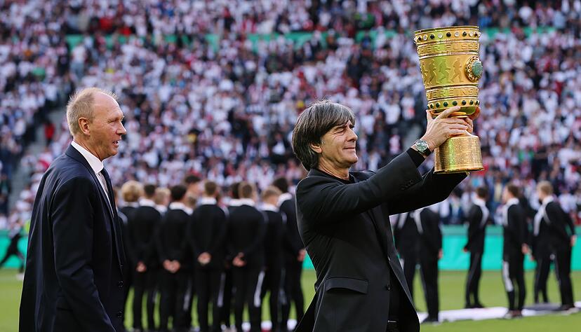 Joachim L&ouml;w war Trainer des VfB Stuttgart, als das Team 1997 zuletzt den DFB-Pokal gewann.